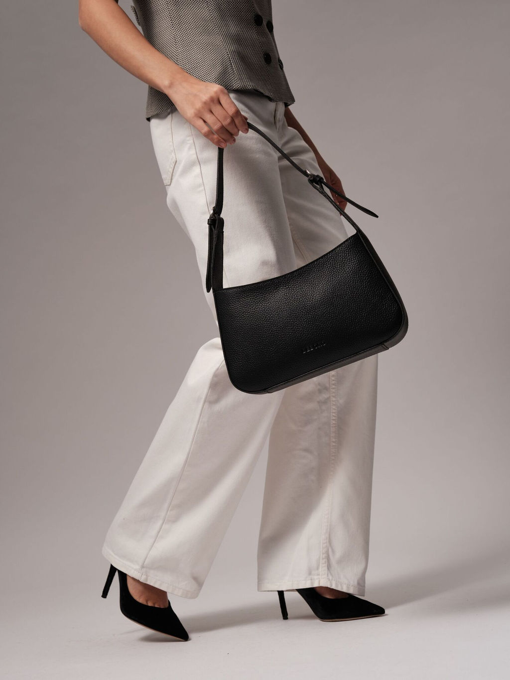 Сумка кожаная на плечо багет Deboro 31046 черный