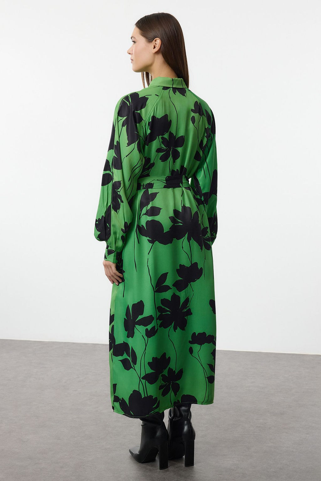 Trendyolmilla Yesil Cicekli Genis Kal?p Kollar? Dikis Detayl? Premium Kumas Maxi Gomlek Elbise TWOAW25EL00512 фото 5