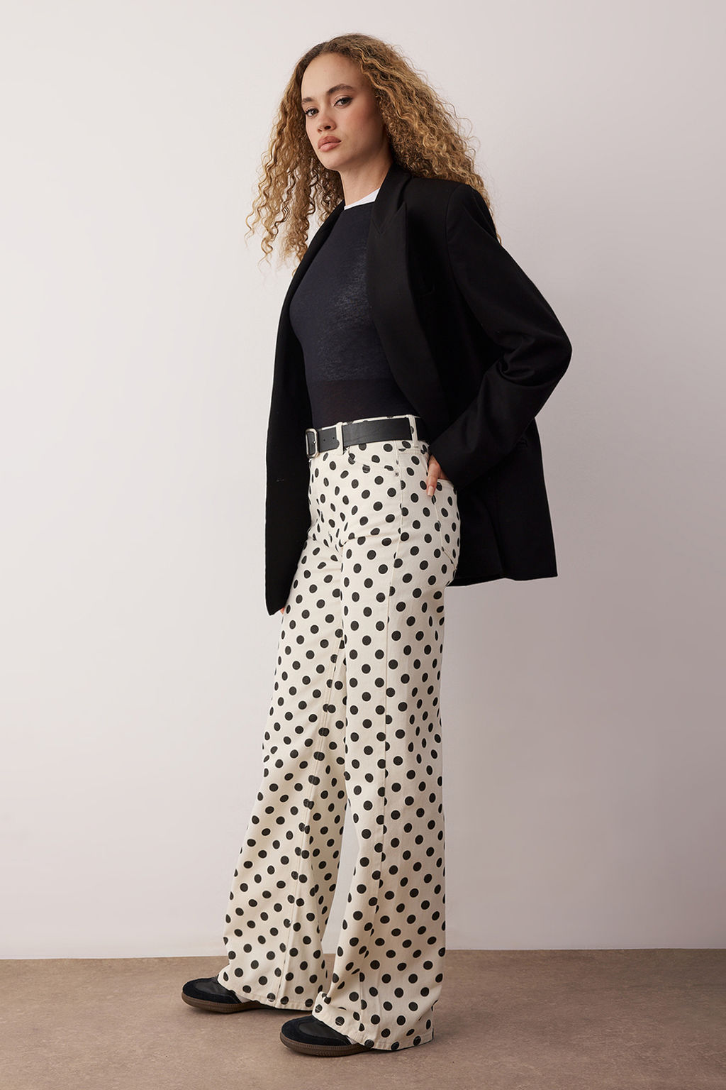 Beyaz Puantiye Desenli Yuksek Bel Wide Leg Jeans TWOAW26JE00241