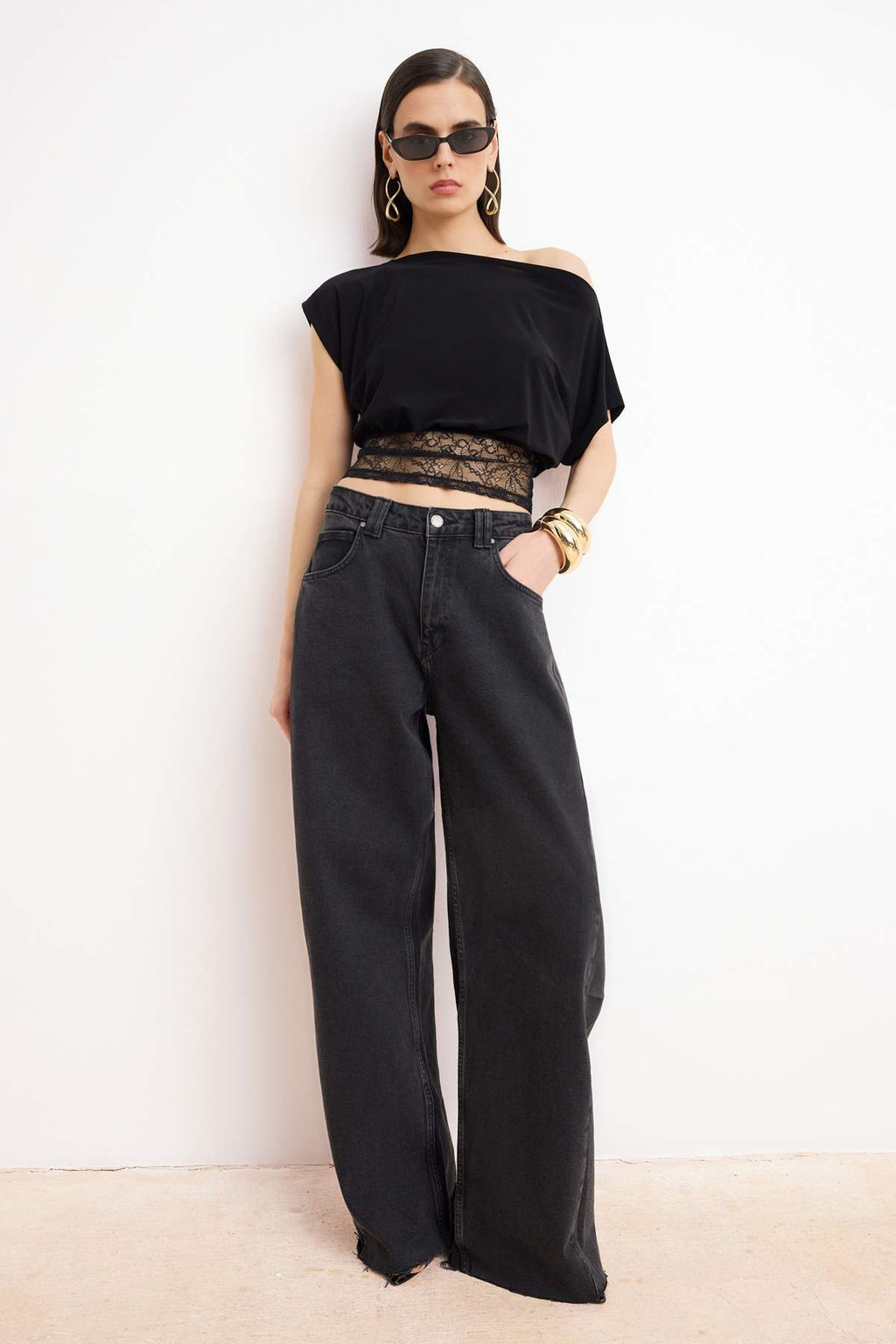 Siyah Duz Kay?k Yaka Kolsuz Orme Sandy Bluz TPRSS26BZ00061 - Trendyolmilla фото 2