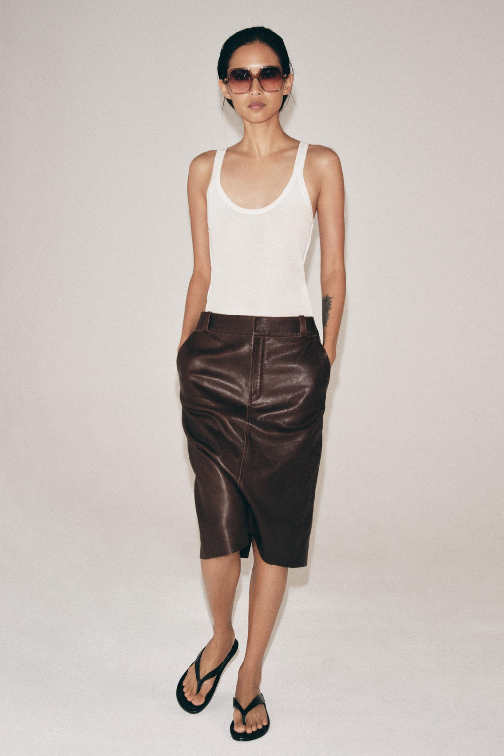 FALDA MIDI PIEL ZW COLLECTION LIMITED EDITION / Marr?n - Zara фото 4