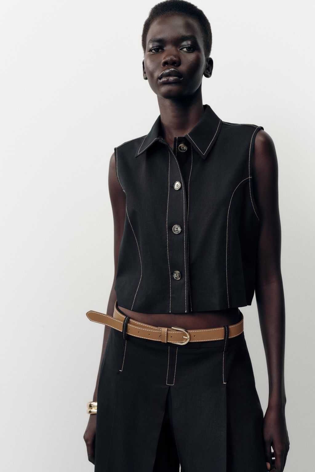 STRAIGHT WAISTCOAT WITH CONTRAST STITCHING