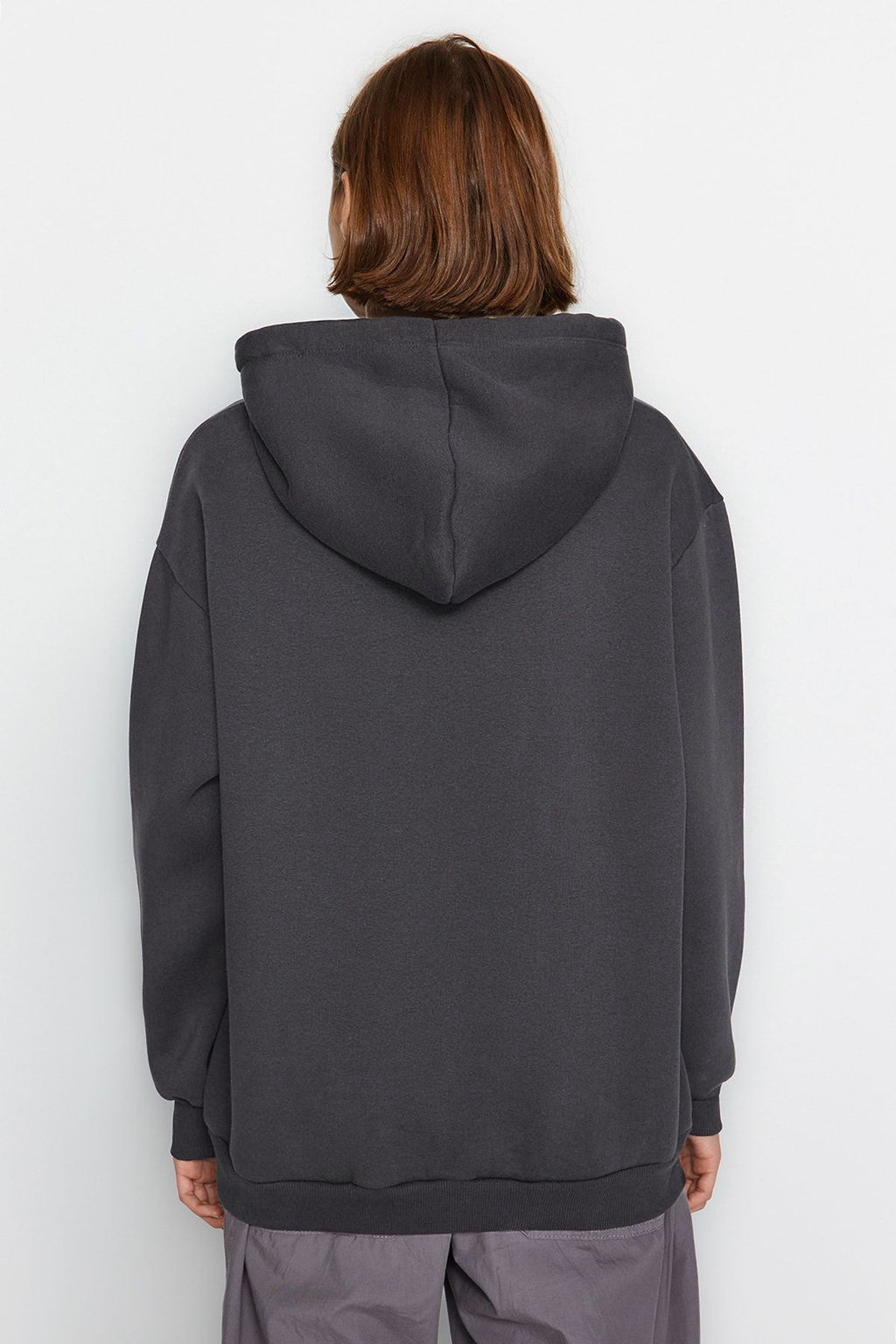 TRENDYOLMILLA Bej Kal?n Ici Polarl? Kanguru Cepli Kapusonlu Boyfriend/Genis Kal?p Orme Sweatshirt TWOAW20SW0525 фото 12