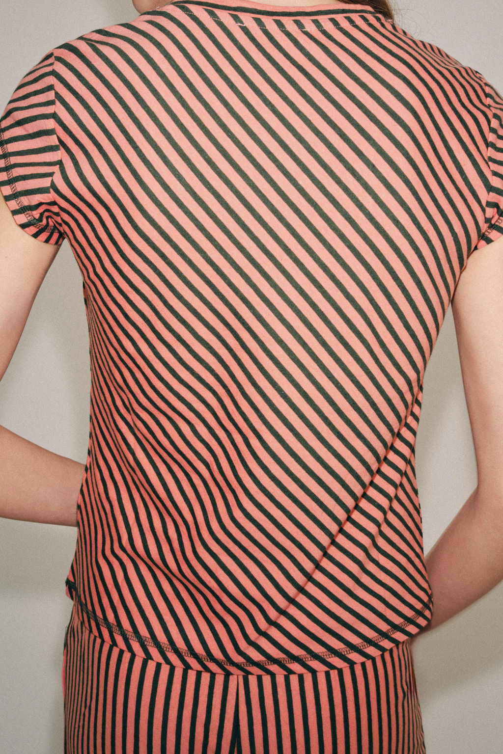 CAMISETA RAYAS CON LINO / Estampado