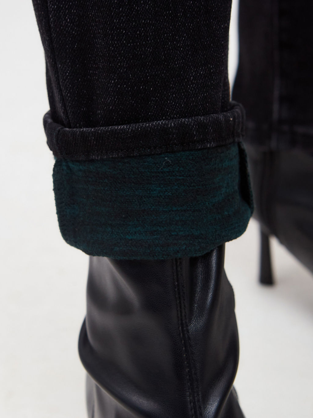 Утепленные женские джинсы мом с начесом - Mossmore фото 19