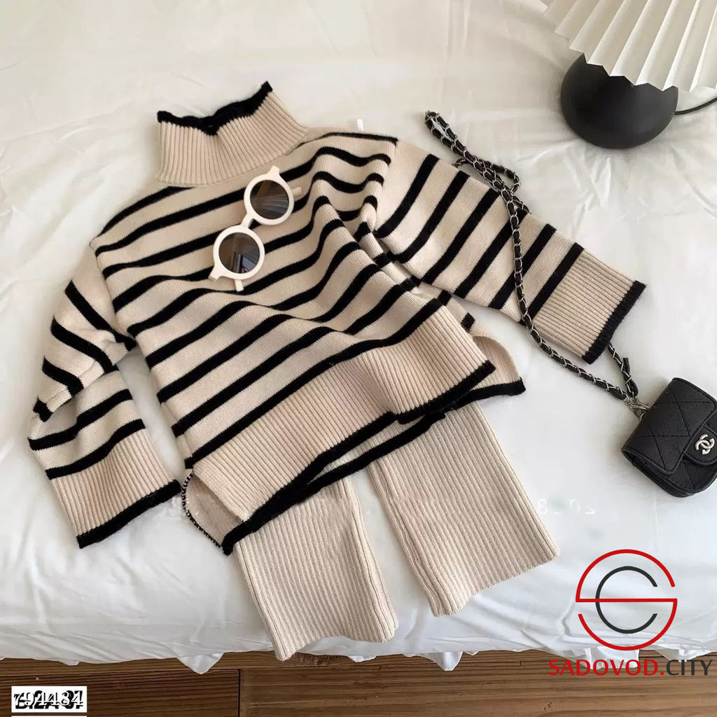 Костюм трикотажный в рубчик вязаный