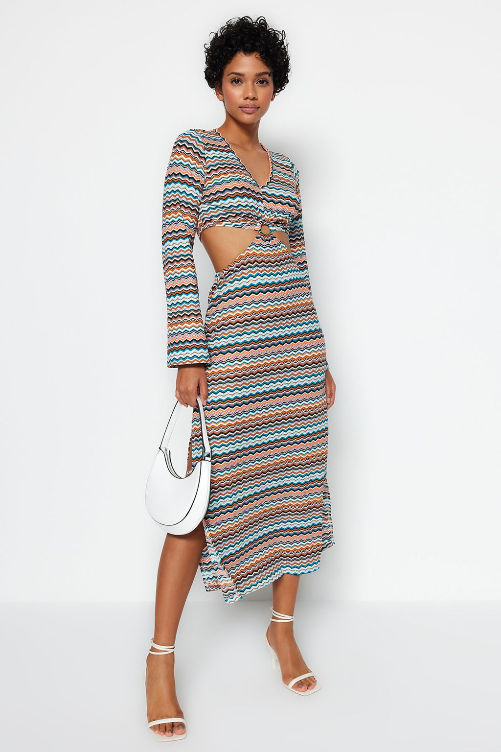 TRENDYOLMILLA Cok Renkli Cut Out Detayl? Bask?l? Esnek Midi Orme Elbise TWOSS23EL01809 фото 2