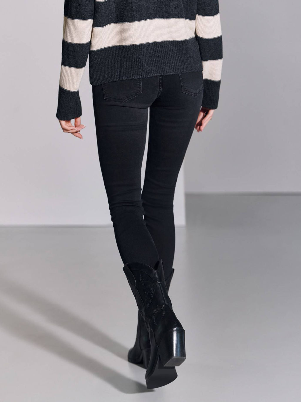 CONTE CON-671 Черные джинсы skinny с эффектом потертости и необработанным краем black - Conte elegant фото 4