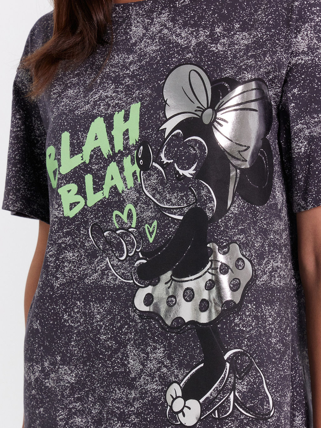 Сорочка ночная женская серая с принтом в виде потертостей - Mark formelle фото 5