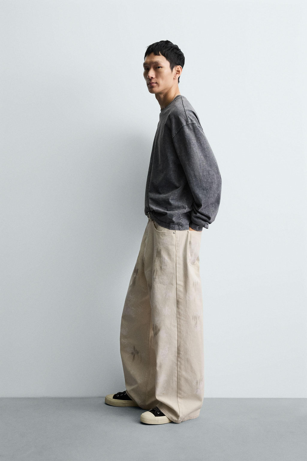 ABSTRACT PRINT TEXTURED TROUSERS - Zara фото 4