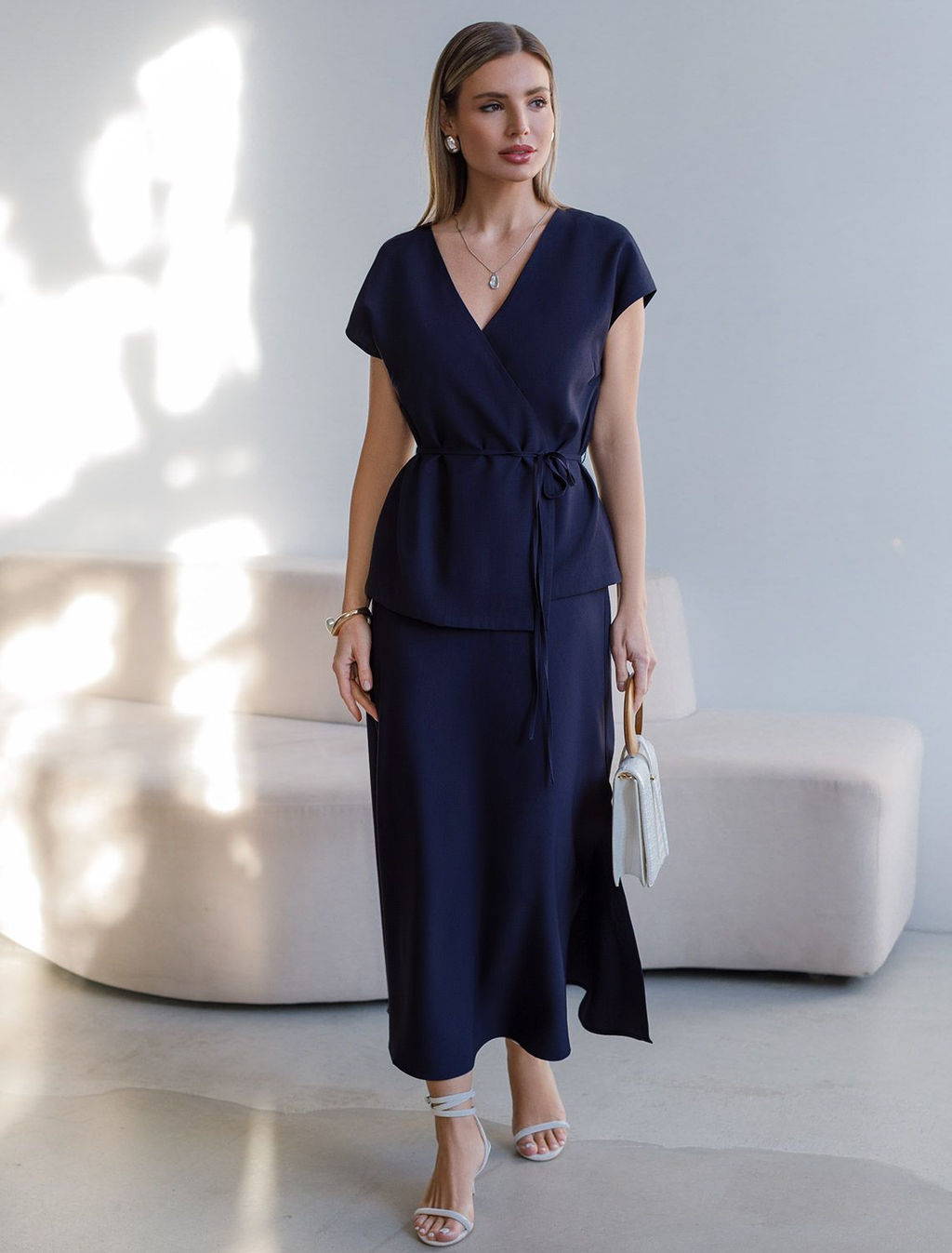 Юбка миди с разрезом скроенная по косой из плотного лиоцелла - Vilatte фото 4