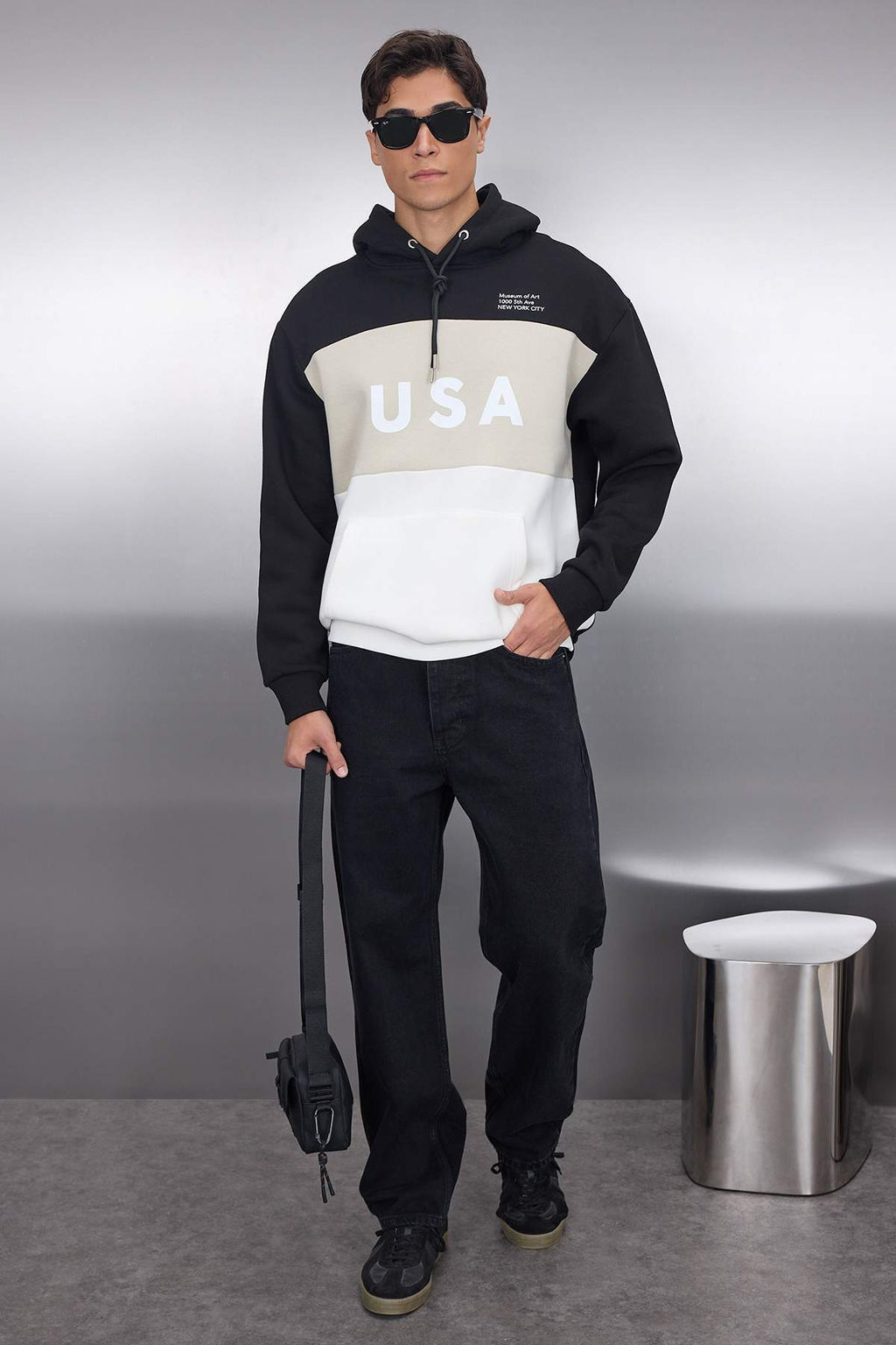 TRENDYOL MAN Siyah Oversize/Genis Kesim Renk Bloklu City Bask?l? Kapusonlu Sweatshirt TMNAW25SW00045 - Trendyolmilla фото 2