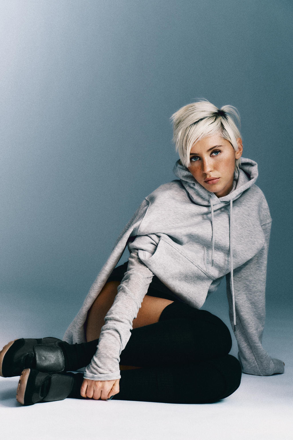 SNEAKERS WITH TONGUE DETAIL