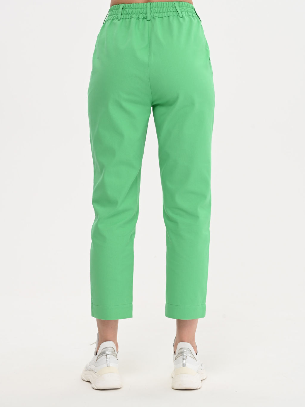 Легкие и комфортные летние брючки из хлопка с добавлением лайкры.