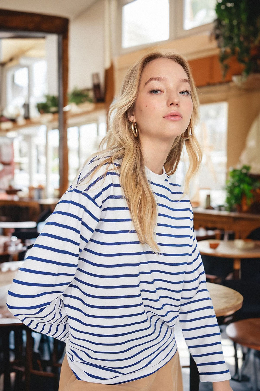 Beyaz Cizgili Oversize/Genis Kesim Bisiklet Yaka Ince Orme Sweatshirt TWOAW23SW00326