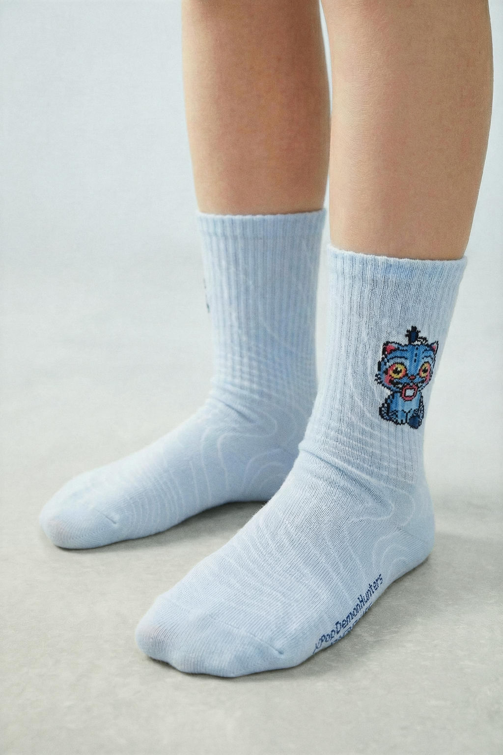 PACK DOS CALCETINES MEDIOS KPOP DEMON HUNTERS NETFLIX  / Crudo / Azul