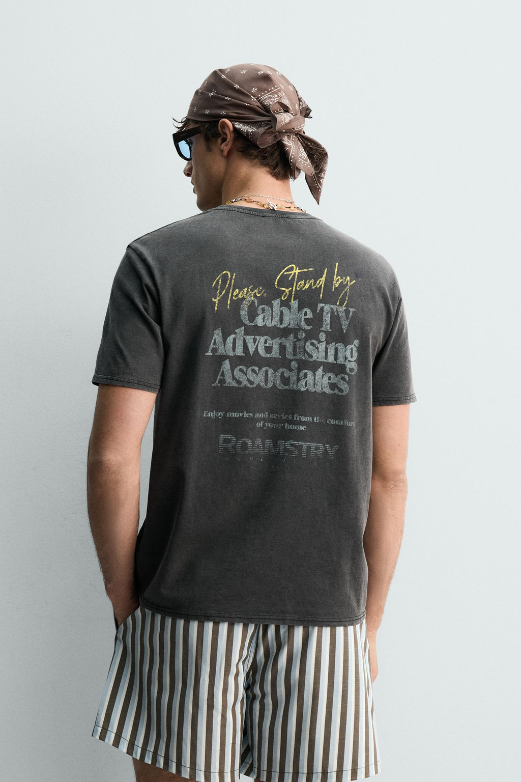 CAMISETA LAVADA TEXTOS CONTRASTE / Gris claro