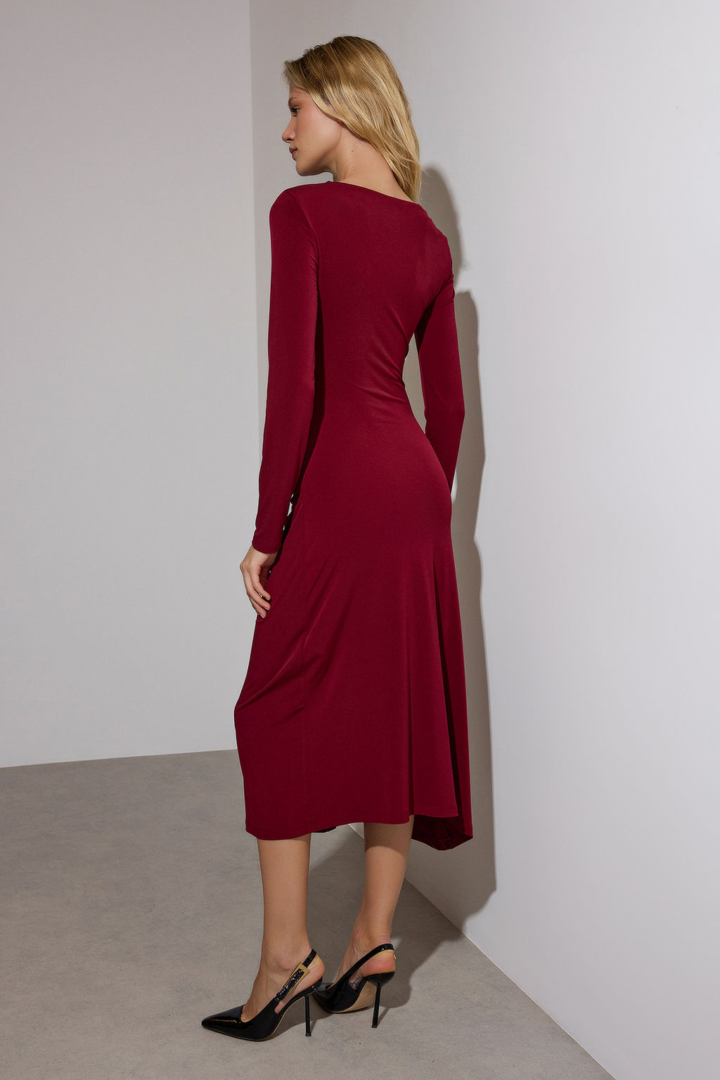 Bordo Asimetrik Yaka Buzgu detayl? Midi Bodycon Esnek Orme Elbise TWOAW26EL00125