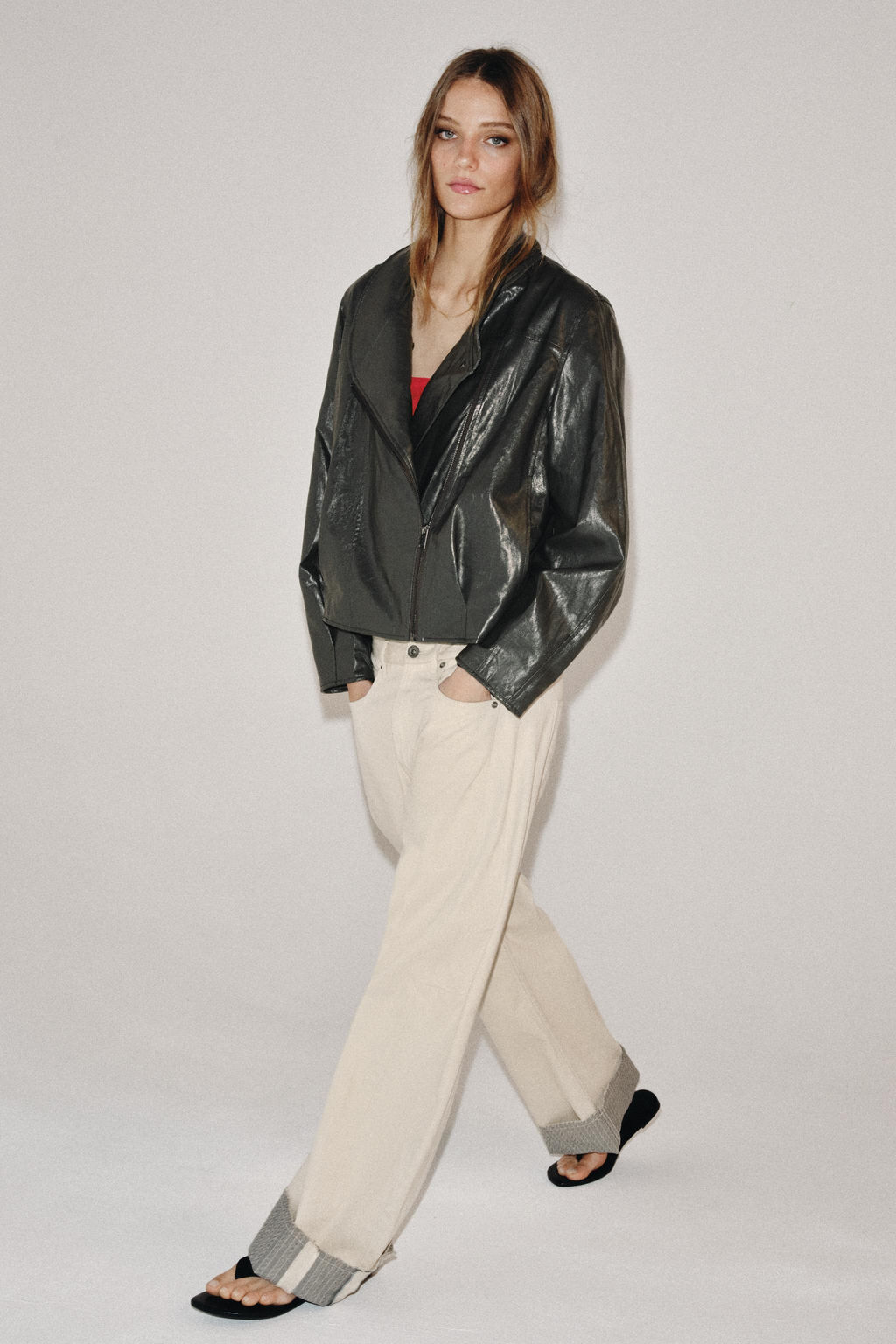 CHAQUETA EFECTO PIEL ZW COLLECTION / Gris - Zara фото 4