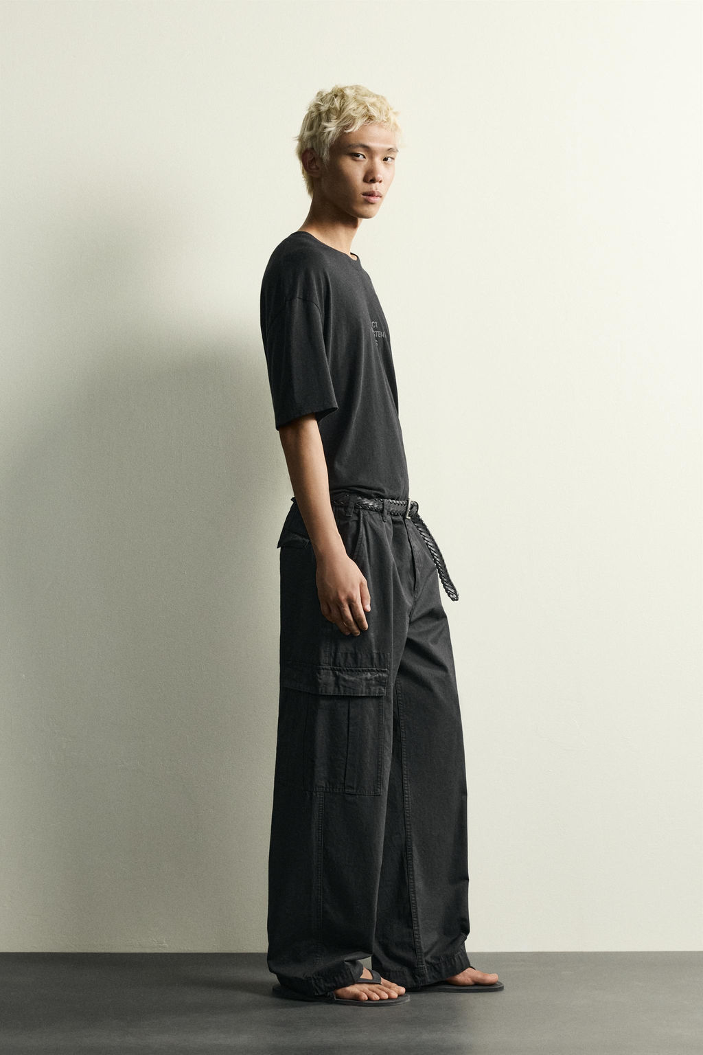 CAMISETA LAVADA RELAXED FIT TEXTOS / Negro - Zara фото 4
