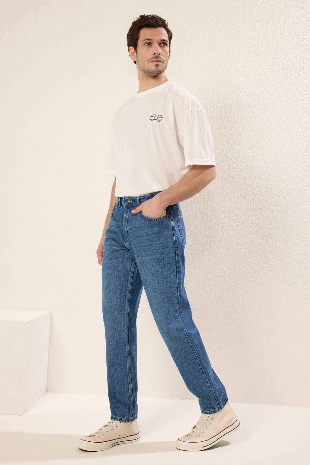 Orta mavi %100 Pamuk Essential Fit Jeans Kot Pantolon TMNAW23JE00104