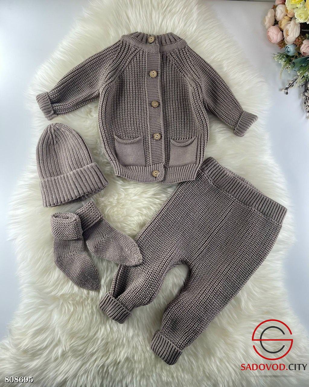 Костюм из 4 предметов: стильная кофточка на пуговках с кармашками, шапочка, штанишки и носочки. - Bruno фото 6