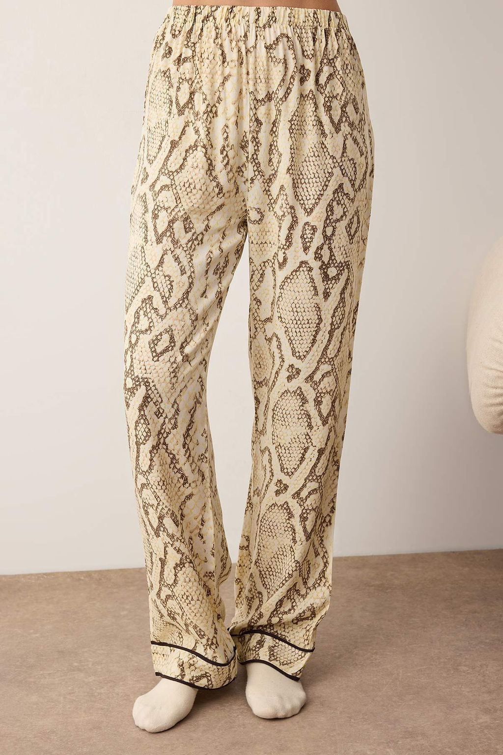 Bej-Cok Renkli Y?lan Desenli Biyeli Viskon Dokuma Pijama Tak?m? THMAW21PT0292