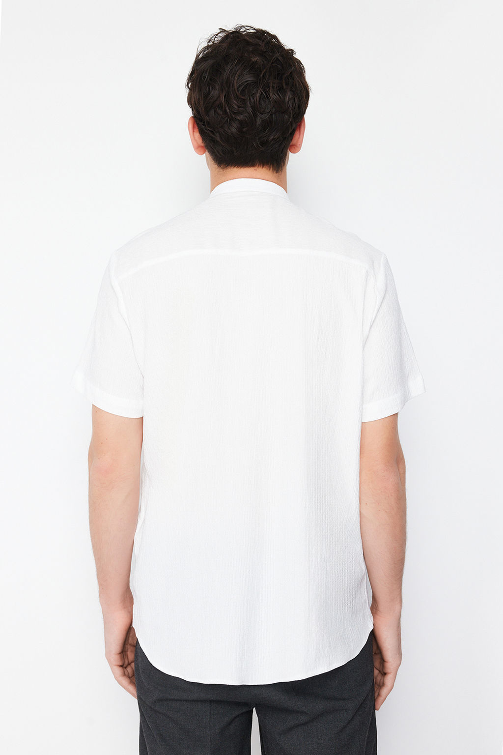 Ekru Regular Fit Yar?m Patl? Orme Rahat Gomlek TMNSS24GO00036