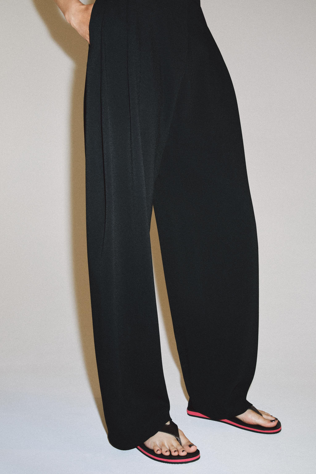 PANTAL?N ANCHO PINZAS ZW COLLECTION / Negro
