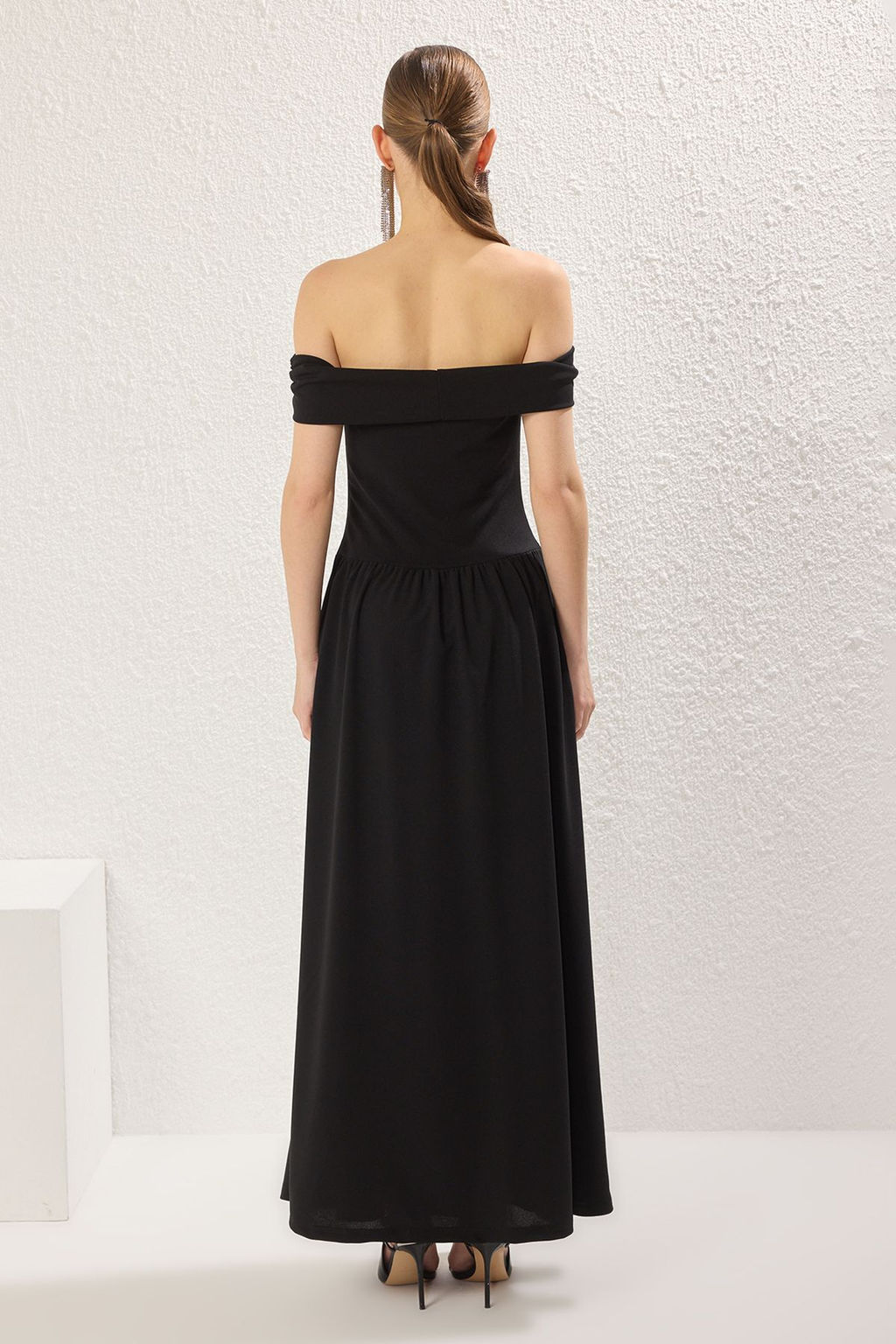 TRENDYOLMILLA Siyah A-Kesim Carmen Yaka Orme Midi S?k Elbise TPRSS25EL00150  фото 4