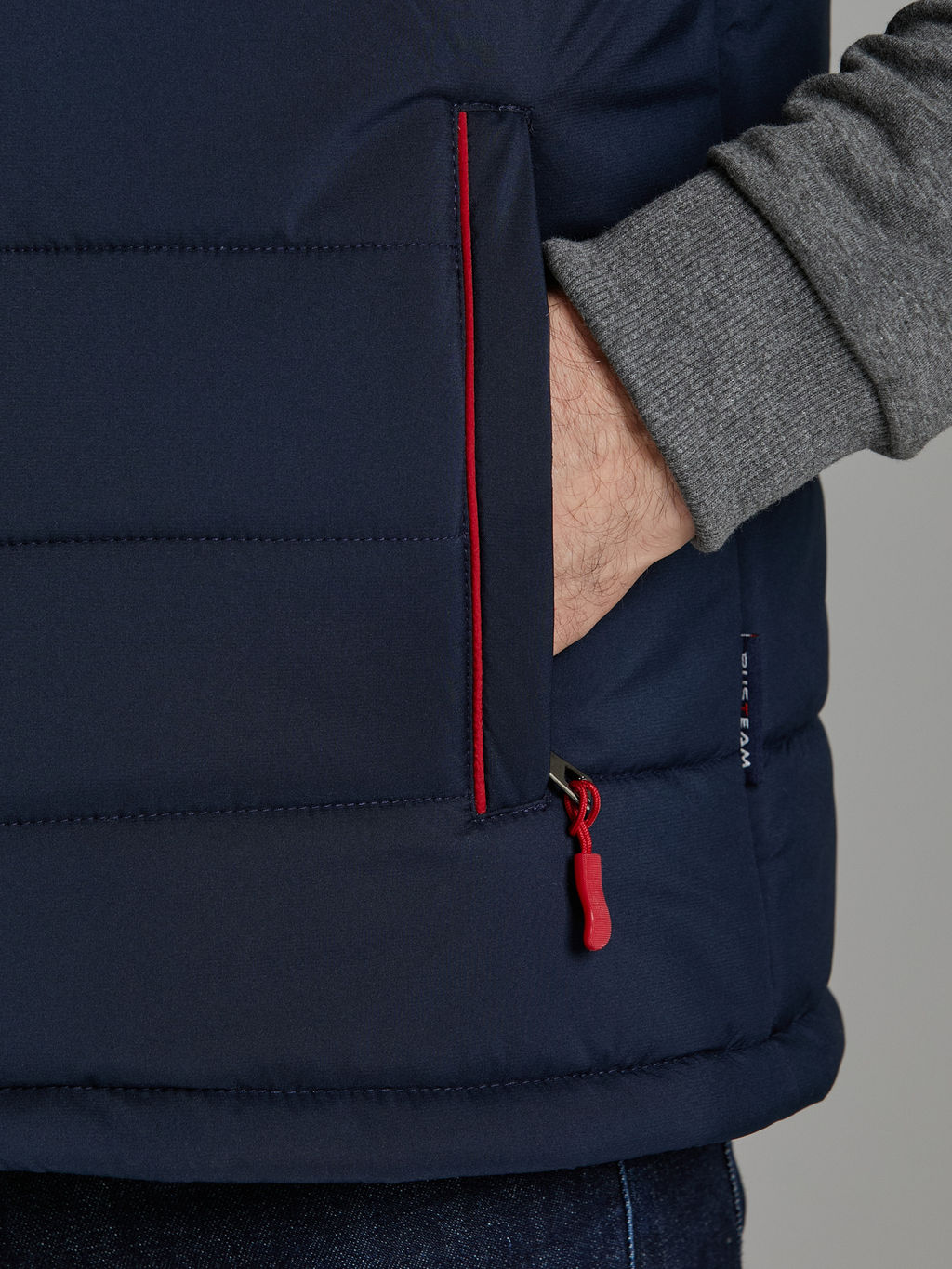 Жилеты утепленные мужские RUSSIA 98M-RT-1778/1