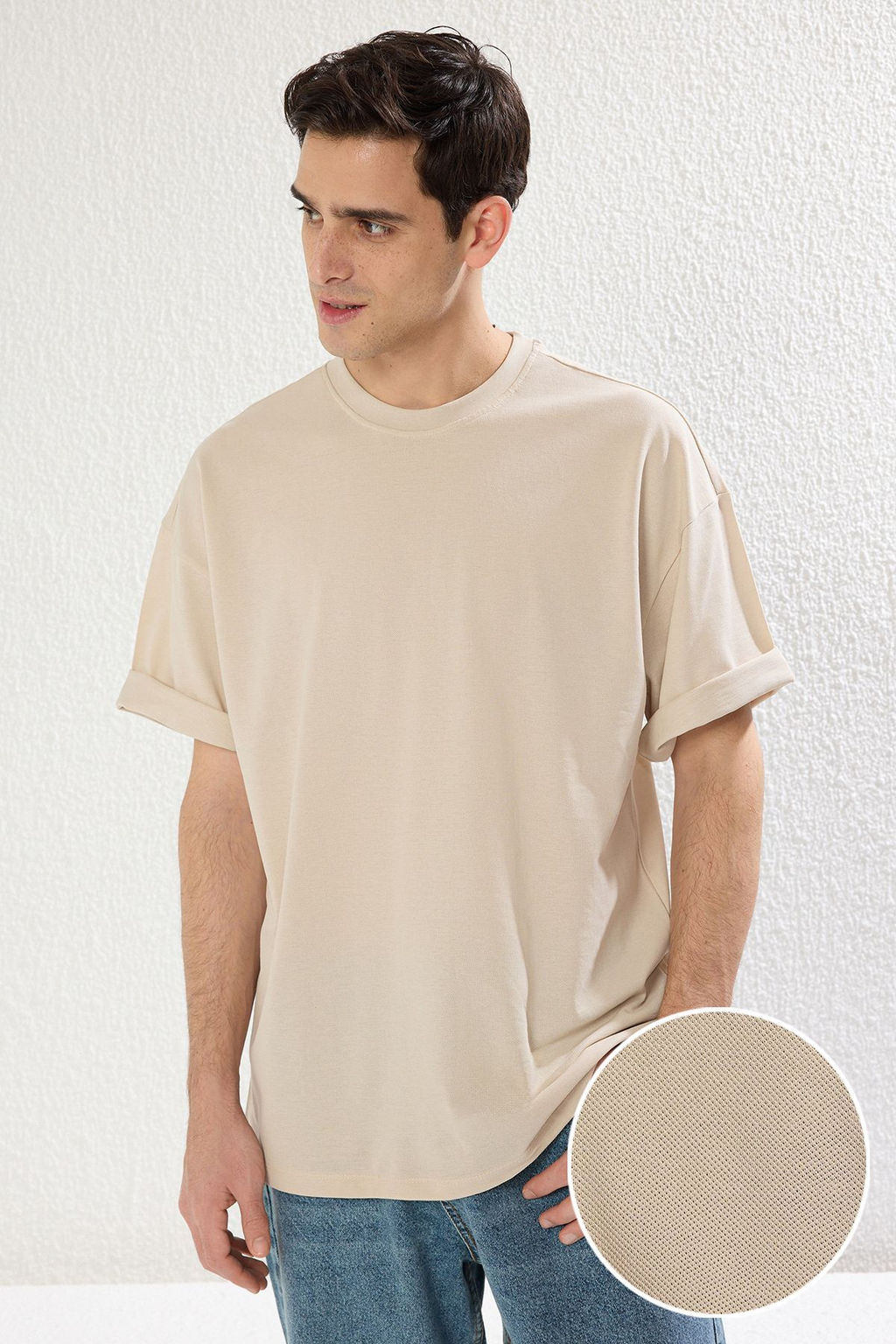 TRENDYOL MAN Kahverengi Oversize/Genis Kesim Dokulu Basic %100 Pamuklu Tok Kumas T-shirt TMNSS25TS00058