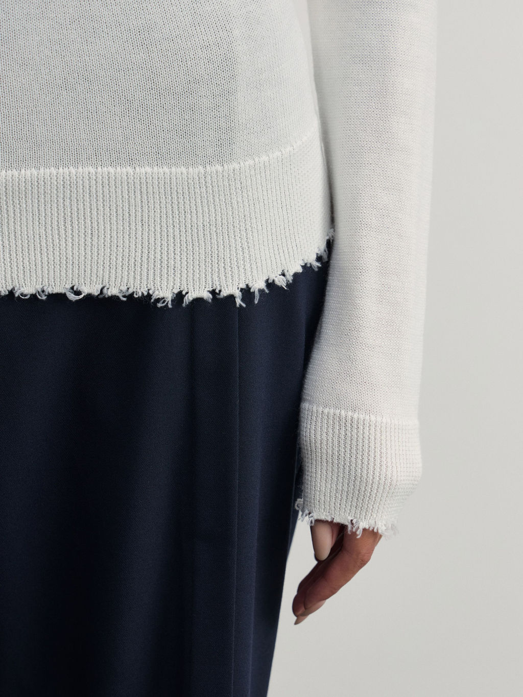 Джемпер с необработанным краем из шерсти / Zarina  фото 6