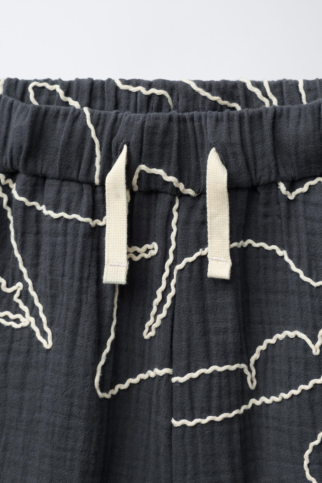 TEXTURED EMBROIDERED BERMUDA SHORTS