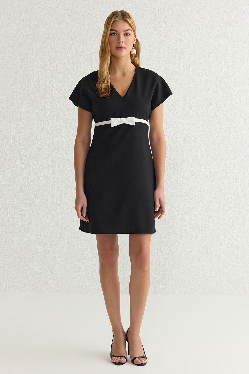 Siyah A Kesim Fiyonklu Mini Dokuma Elbise TWOSS25EL00274 - Trendyolmilla фото 2