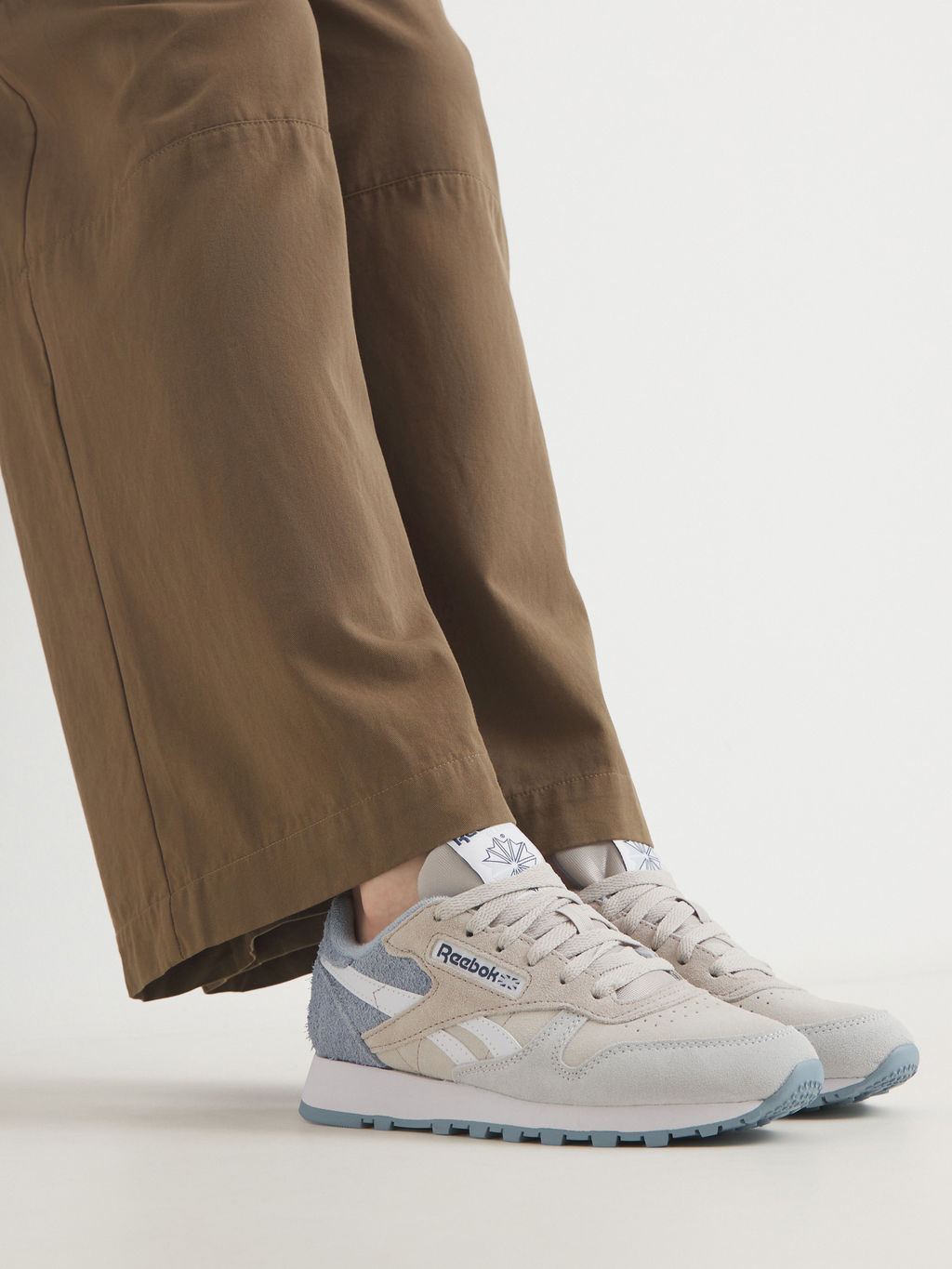 Женские кроссовки REEBOK CLASSIC LEATHER Артикул 4494043, бледно-серый