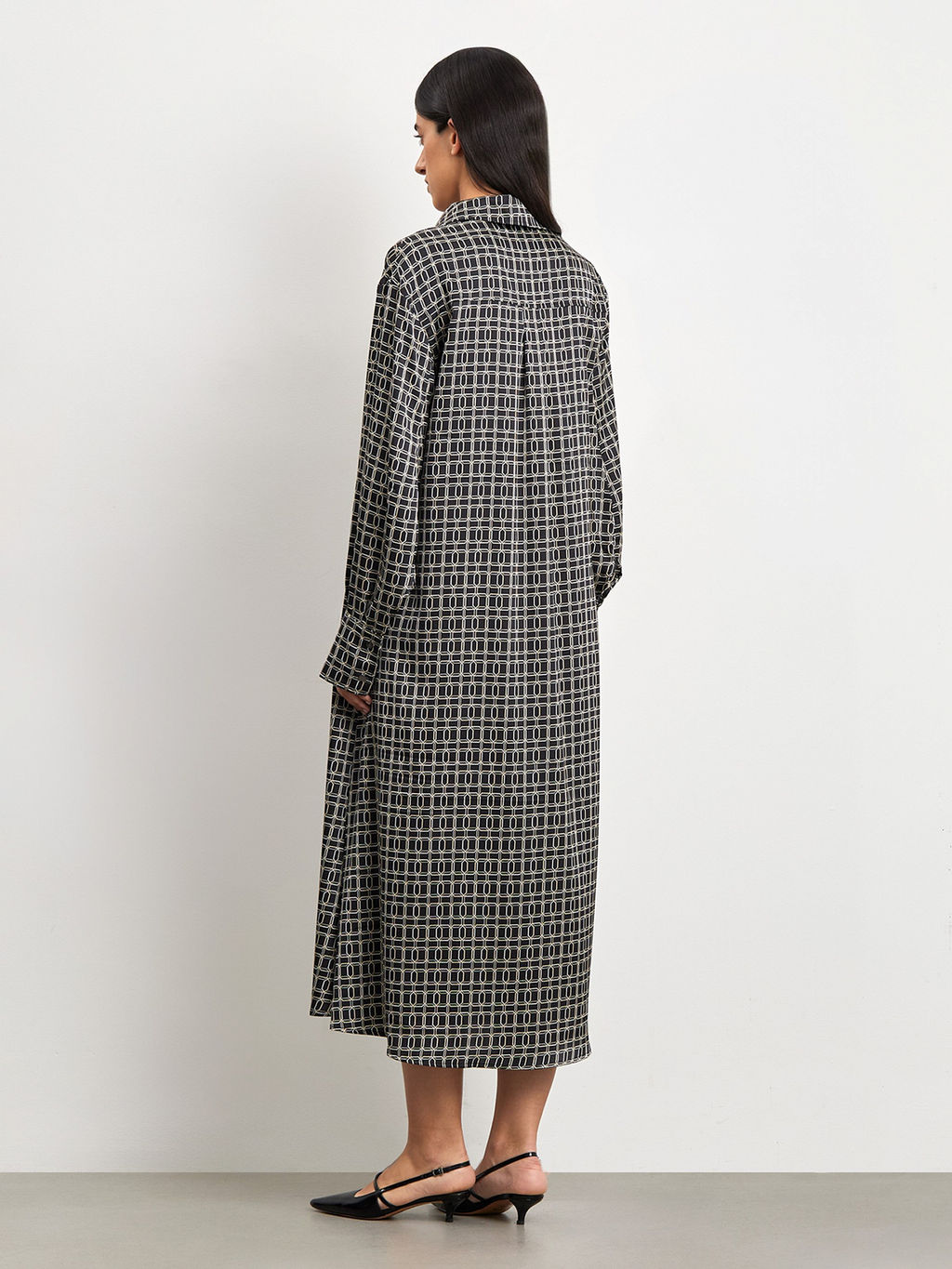 Платье-рубашка миди с принтом - Emka фото 4