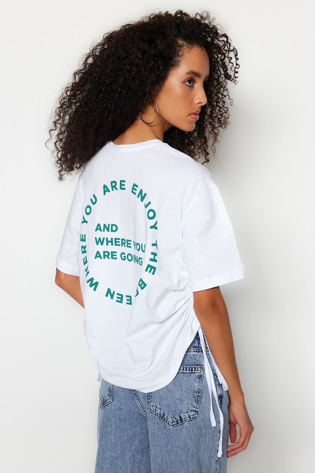 TRENDYOLMILLA Beyaz %100 Pamuk S?rt Bask?l? Buzgulu Oversize/Genis Kesim Bisiklet Yaka T-Shirt TWOSS23TS00150  фото 3