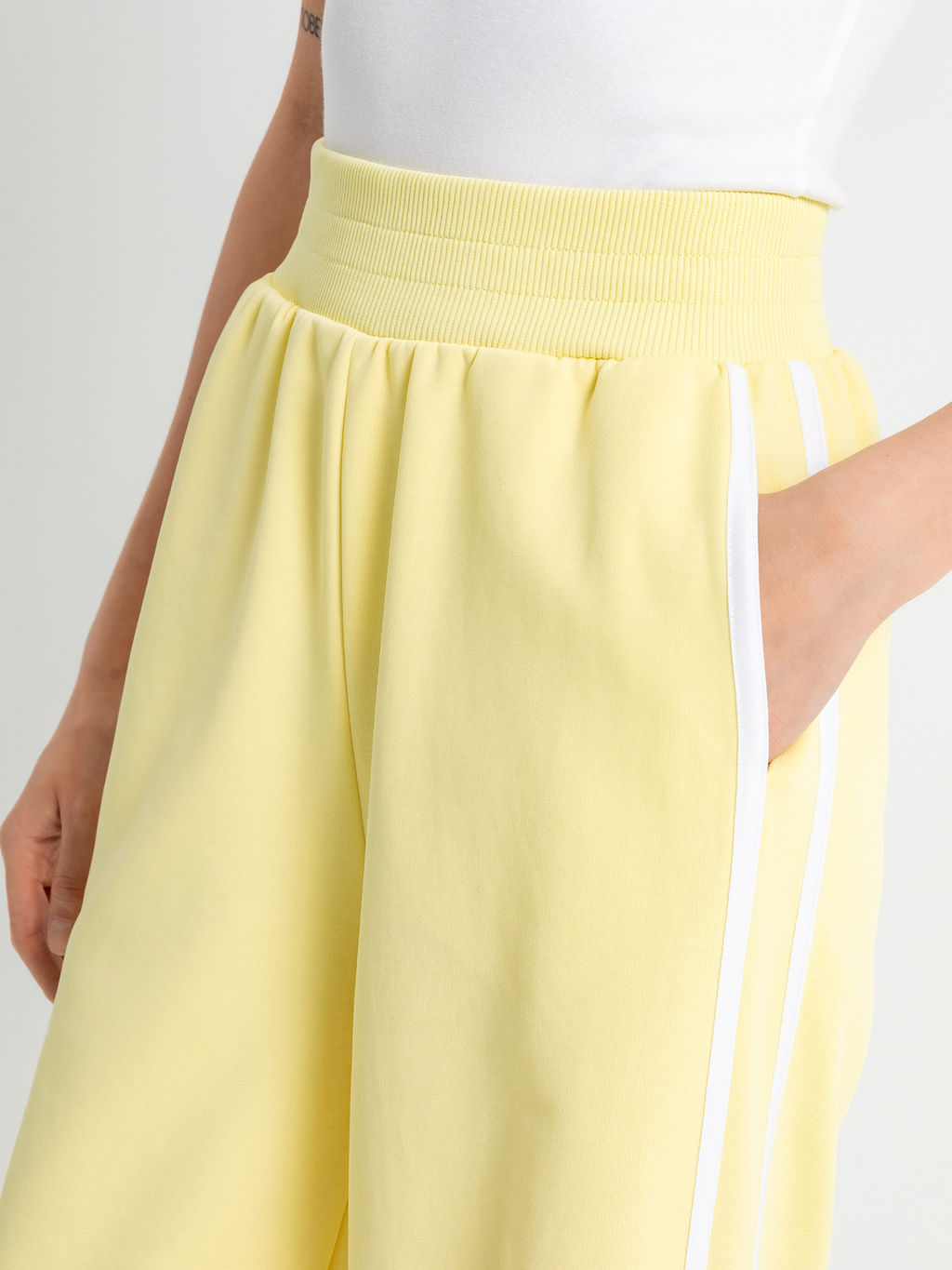 БРЮКИ ЖЕНСКИЕ светлый цитрон 382476 - Mark formelle фото 4