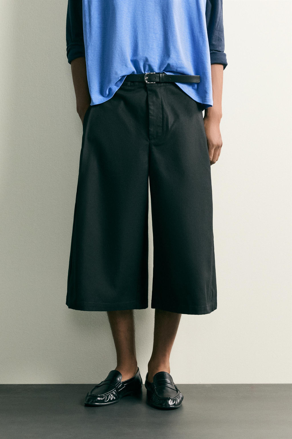 PANTAL?N CULOTTE RELAXED FIT PLIEGUES LATERALES / Negro - Zara фото 2