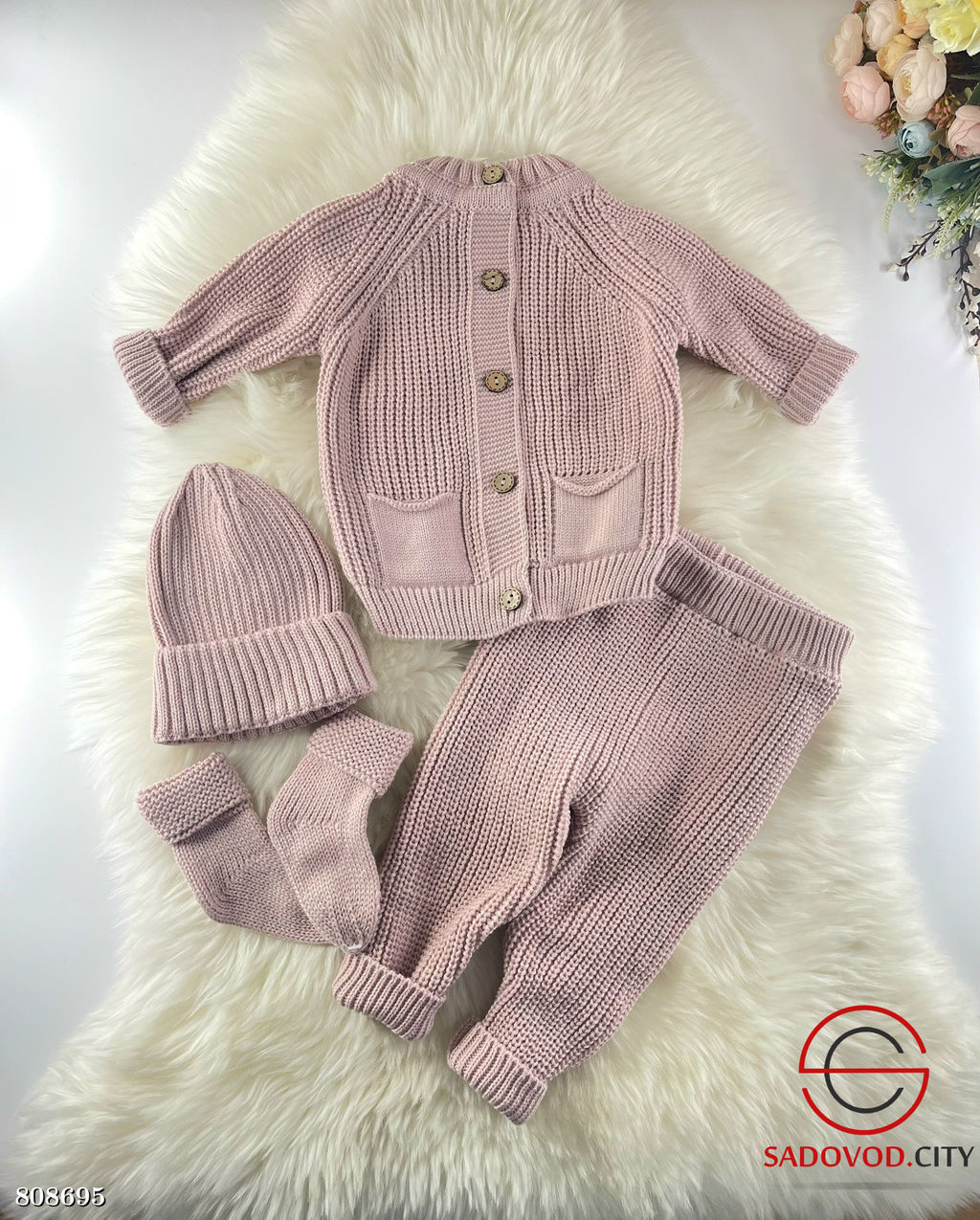 Костюм из 4 предметов: стильная кофточка на пуговках с кармашками, шапочка, штанишки и носочки. - Bruno фото 2