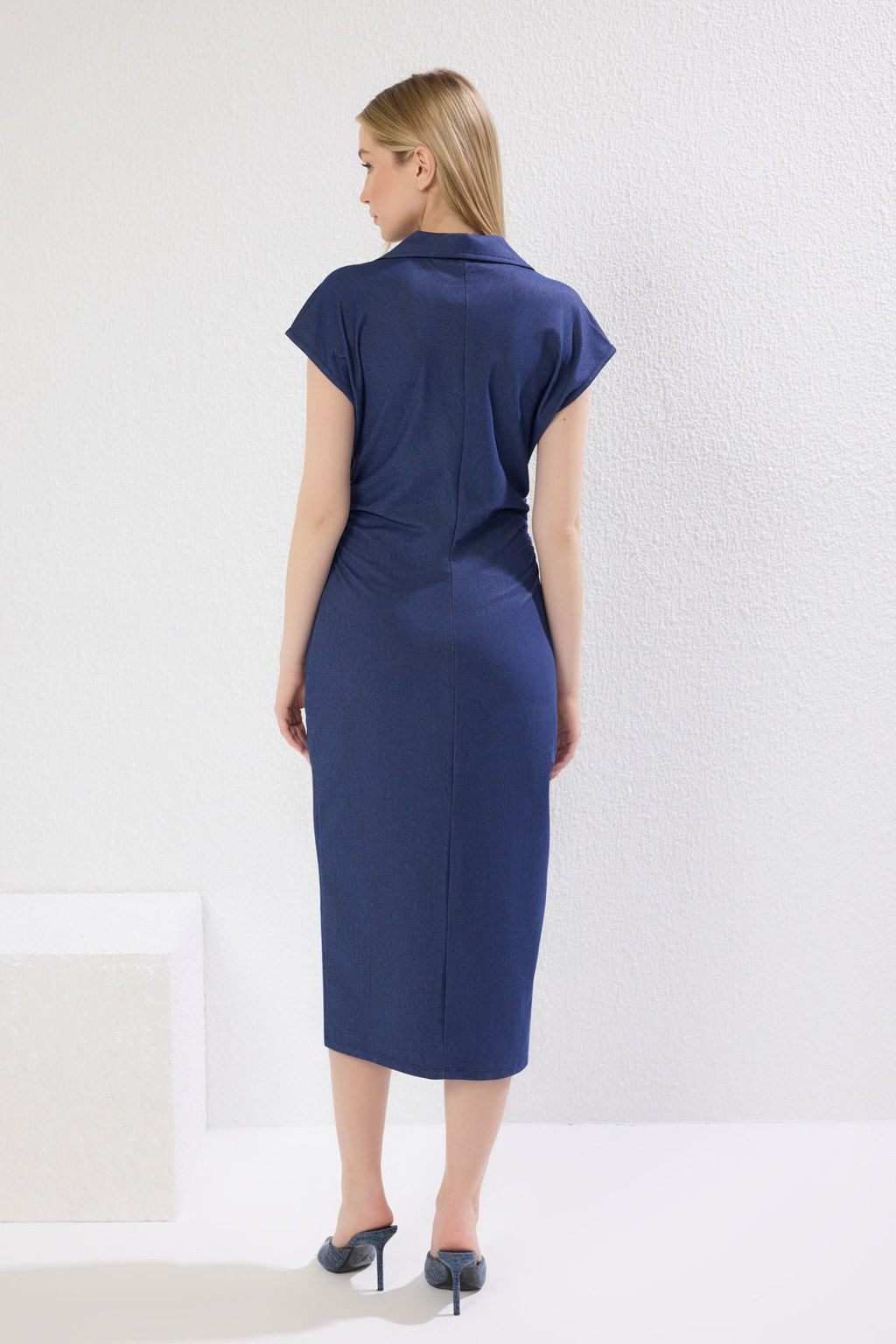 TRENDYOLMILLA Indigo Bodycone/Vucuda Oturan Dugmeli Midi Orme Elbise TWOSS25EL00355  фото 4