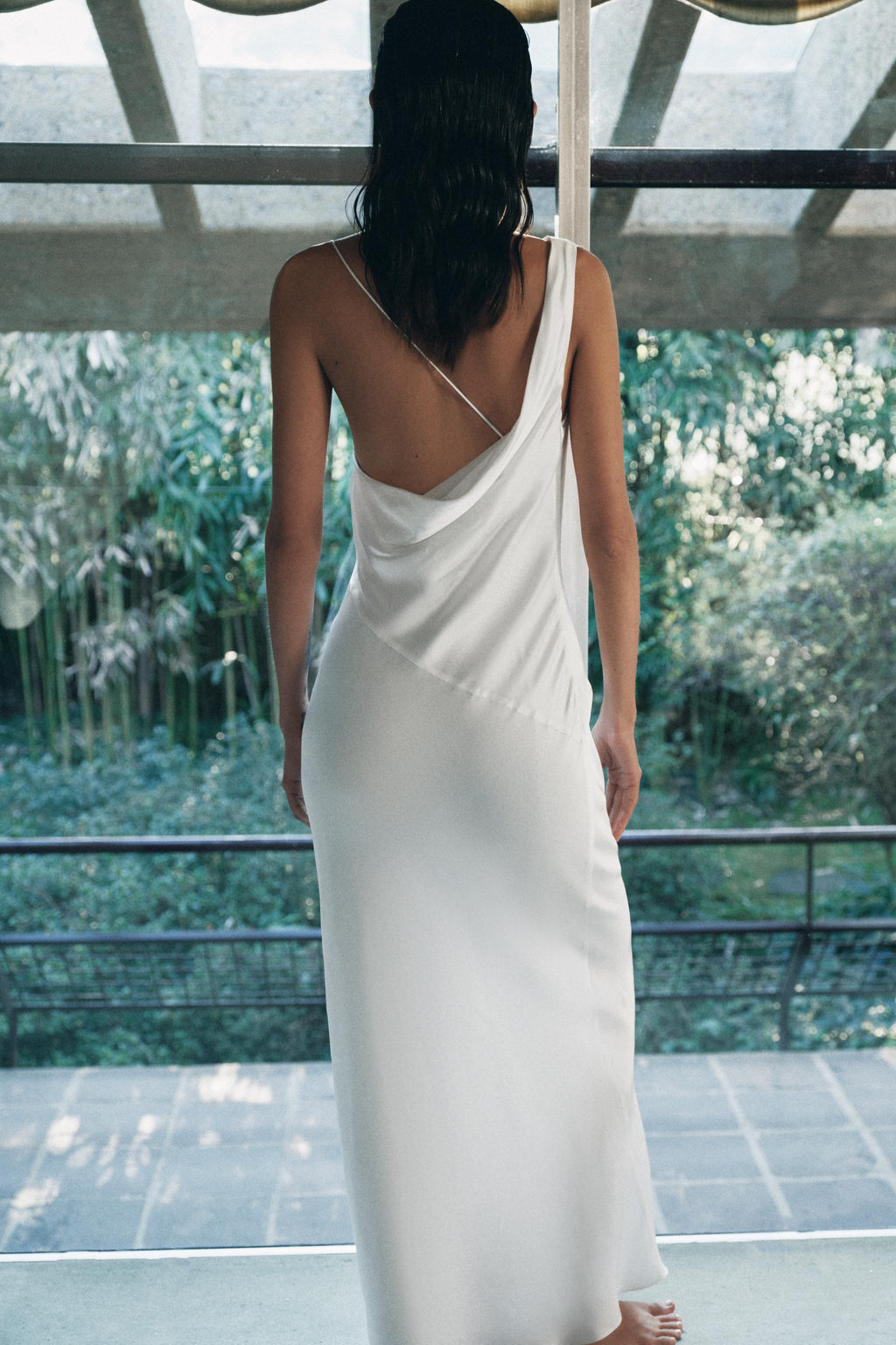 VESTIDO SATINADO ESCOTE ESPALDA / Crudo claro - Zara фото 3