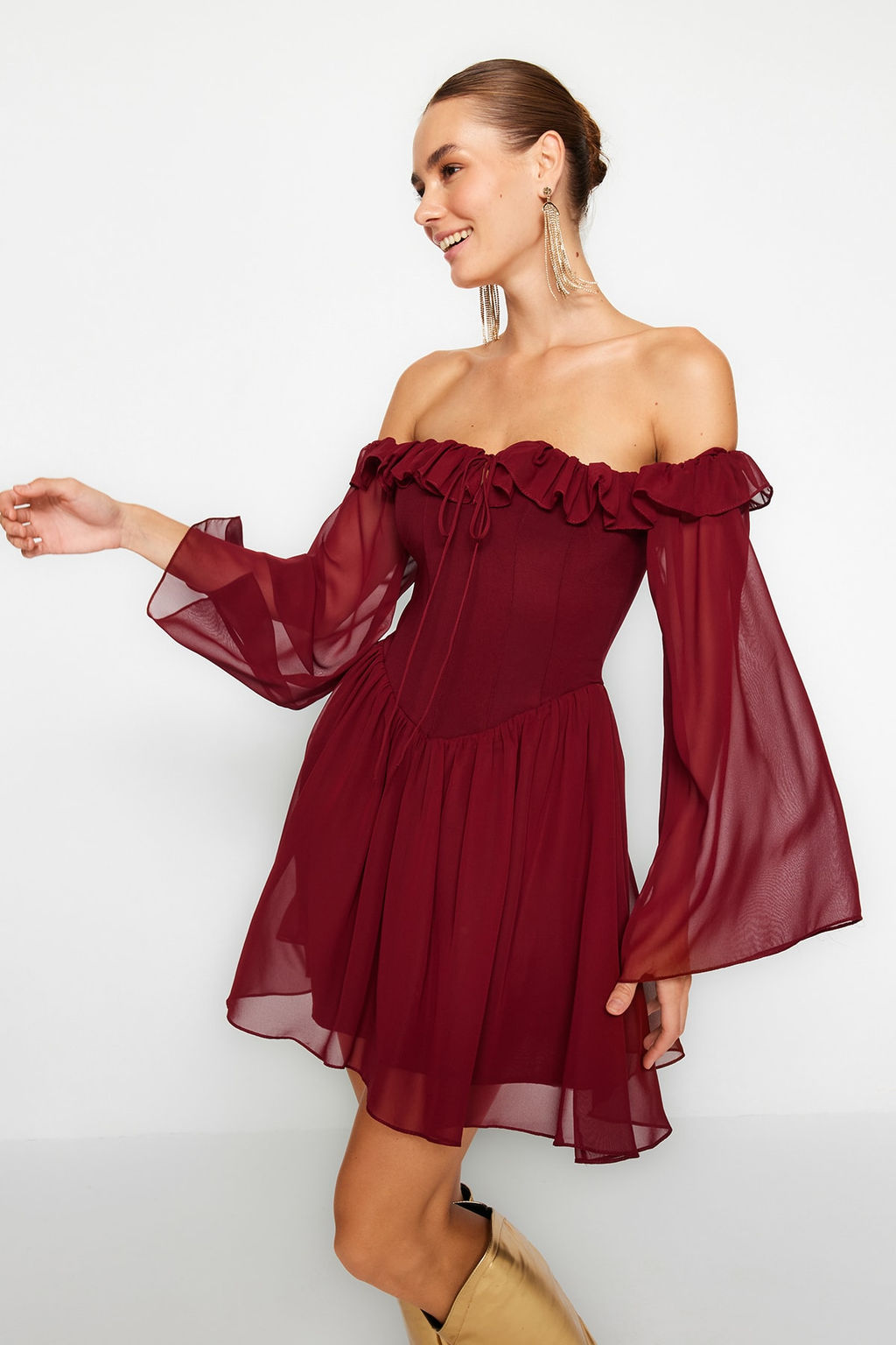 TRENDYOLMILLA Bridal Ekru A-Kesim Astarl? Volanl? Dokuma Sifon K?sa Dugun/Nikah S?k Abiye Elbise TPRSS23EL00096 фото 28