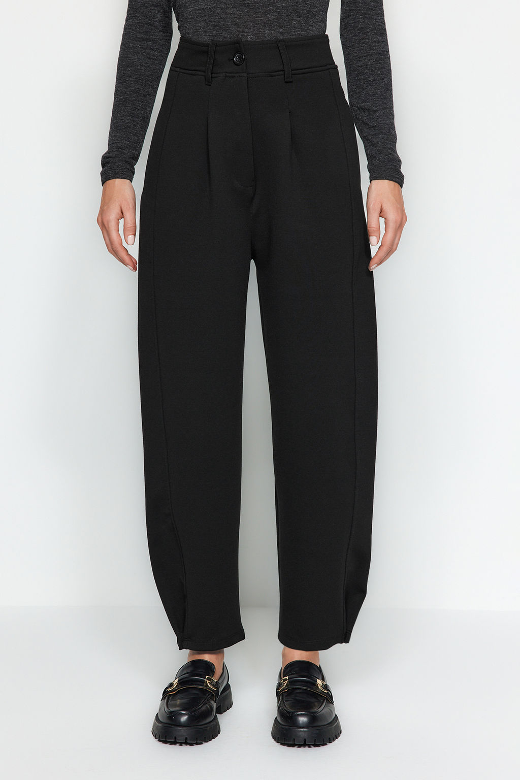 TRENDYOLMILLA Siyah Pileli Genis/Rahat Kesim Yuksek Bel Havuc Fit Interlok Orme Pantolon TWOAW24PL00143  фото 4