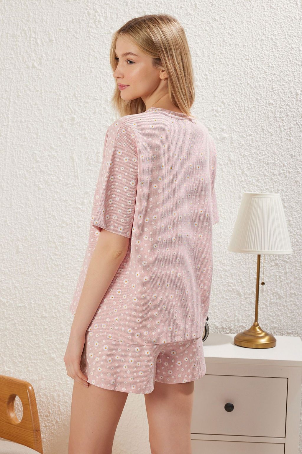 Trendyolmilla Pembe Papatya Desenli Waffle Kumas Sortlu Orme Pijama Tak?m? THMSS25PT00217