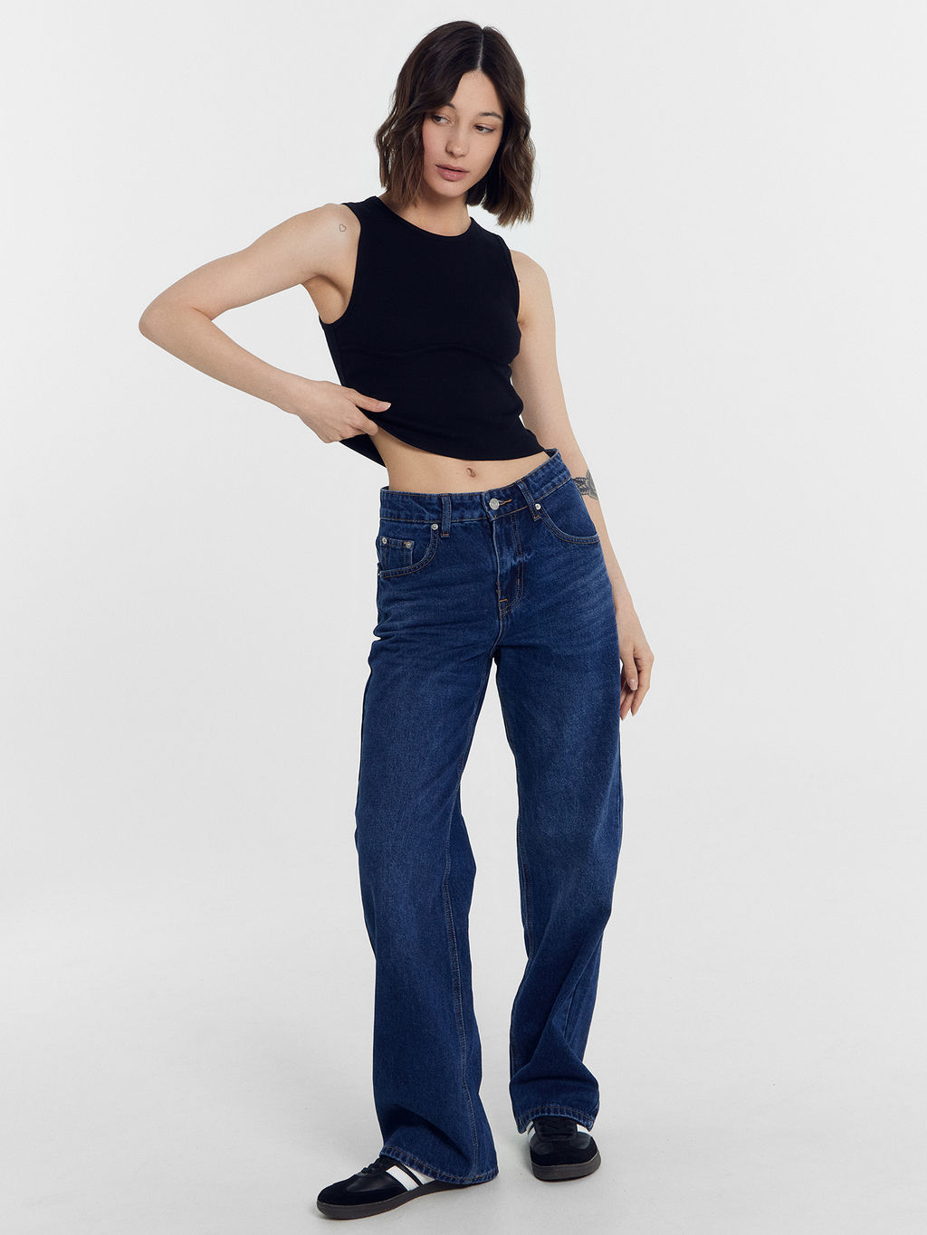 Топ в рубчик с фигурным подрезом черного цвета черный 112751