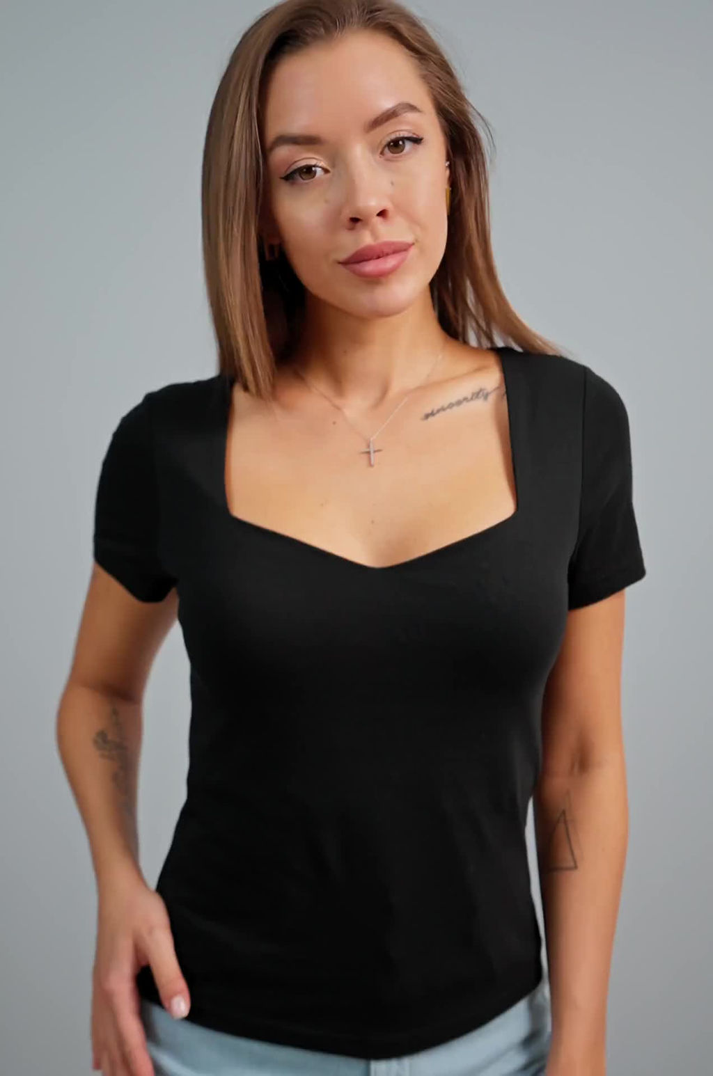 Женская футболка с глубоким вырезом Happyfox