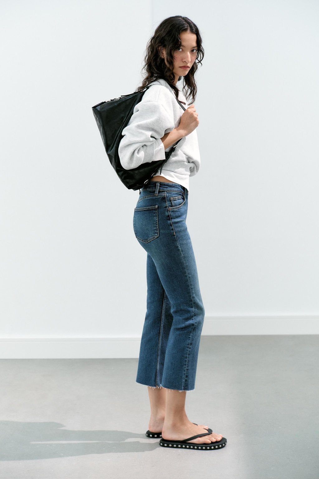 JEANS TRF CROPPED FLARE TIRO ALTO / Azul