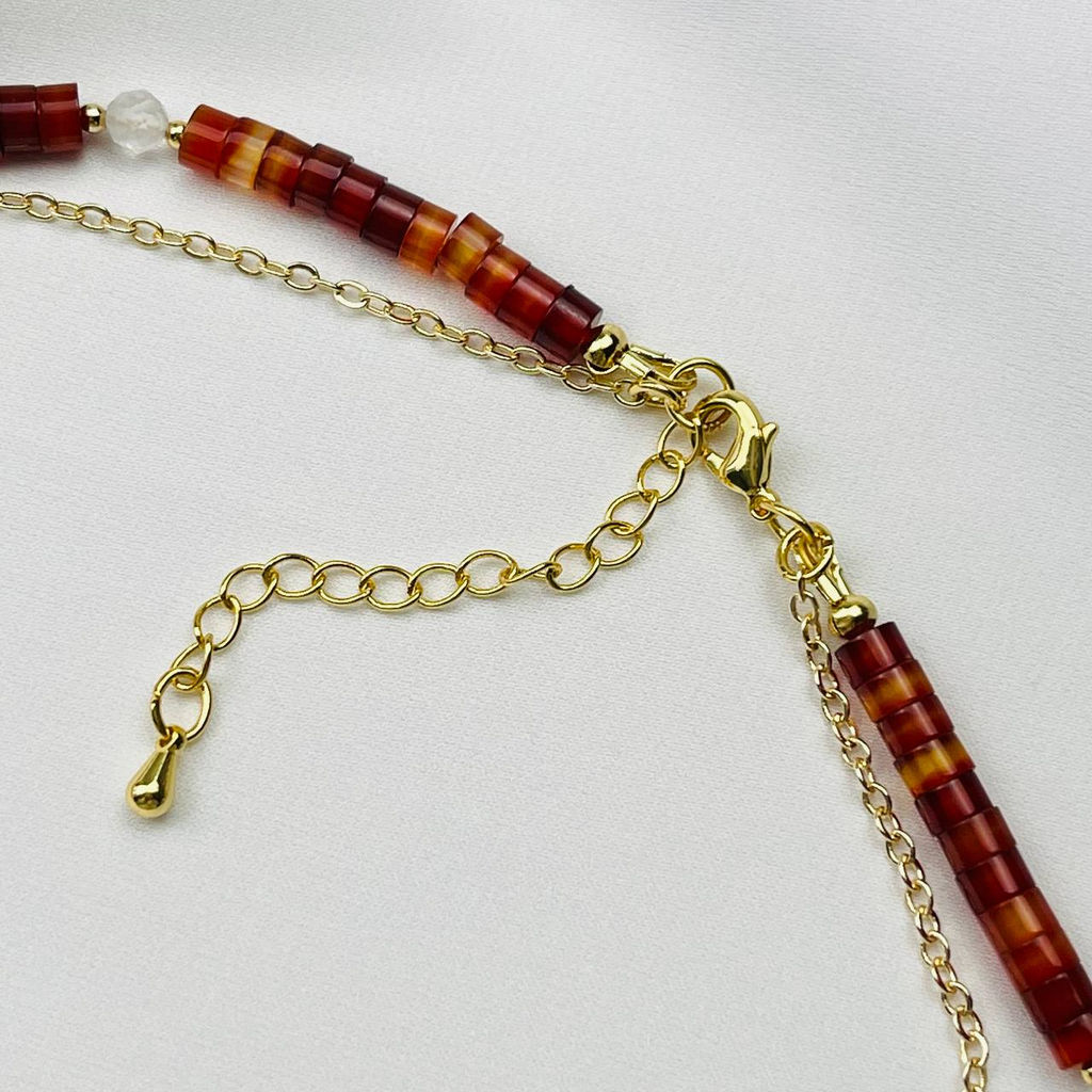 Колье из Сердолика и Лунного камня с подвеской